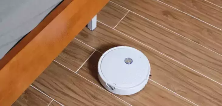 gif of Robovac Pro sweeping a wooden floor